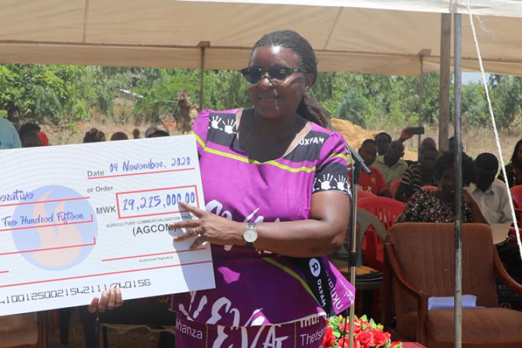 Symbolic cheque presentation to Mchinji Dairy Cooperative by Principal Secretary of Agriculture 